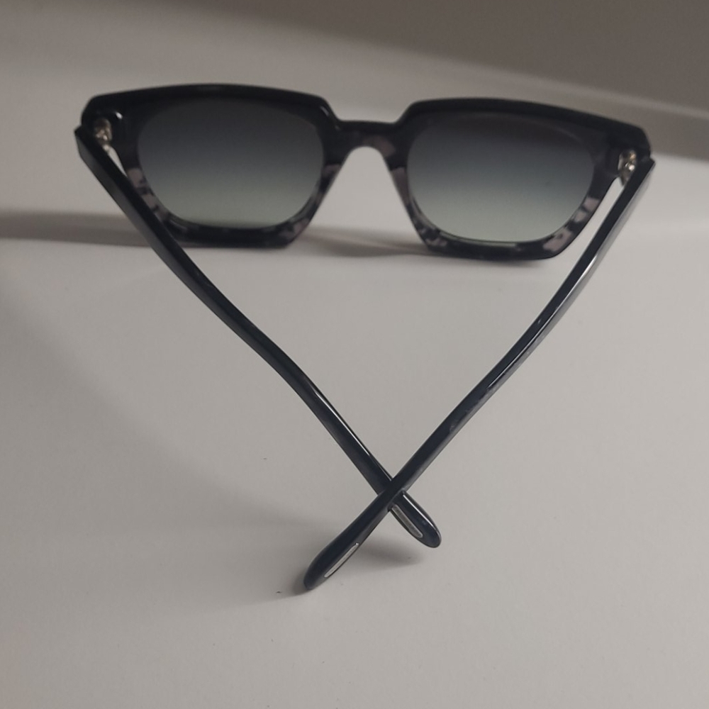New Trussardi sunglasses made in Italy ๐ฎ๐น - Picture 7 of 8